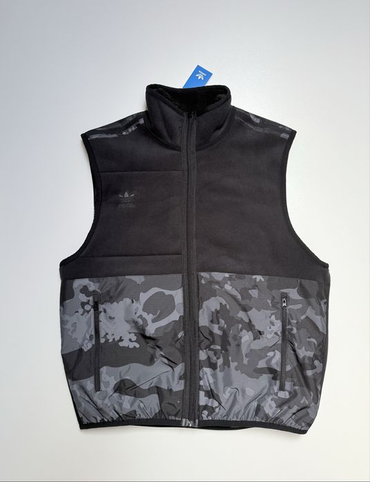 Vesta adidas reversibilă – 2 fețe, negru/camuflaj