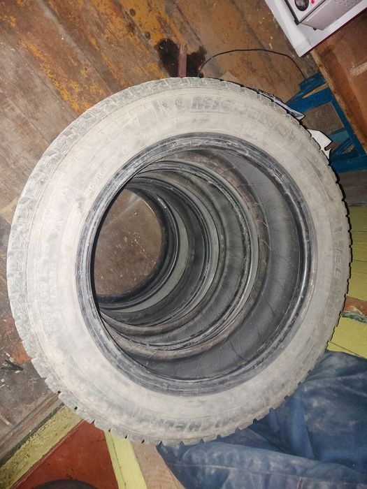 Продам резину зима комплект 4шт