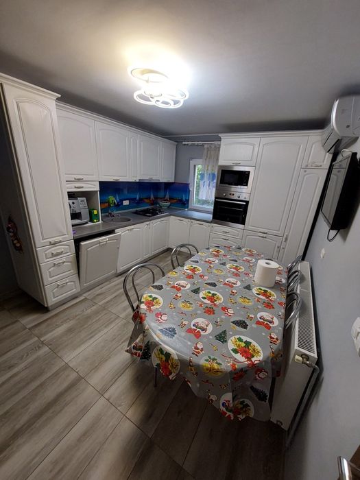 Vand apartament complet renovat, mobilat si utilat, 3 camere, decomandat, 2 bai, etajul 2, proprietar