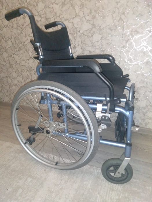 Продаю инвалидную коляску