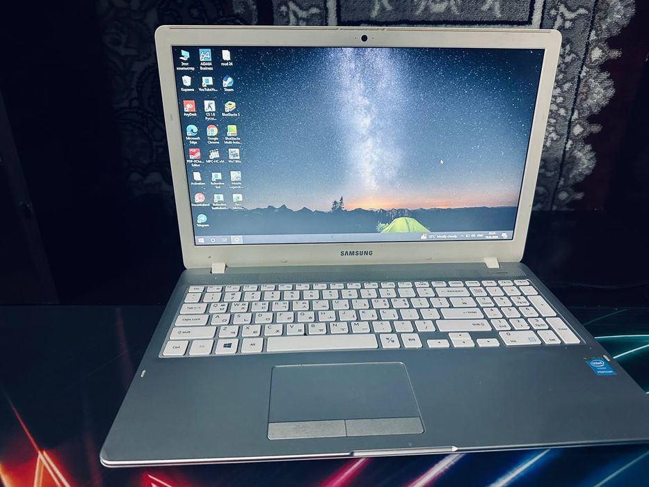 Ноутбук Samsung NT500R5H (15.6"), Pentium 3825U, 8 ГБ RAM,