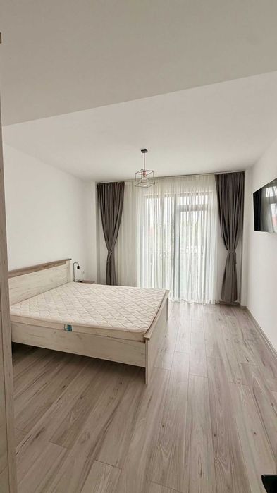 Inchiriez apartament cu 2 camere in bloc nou (central)
