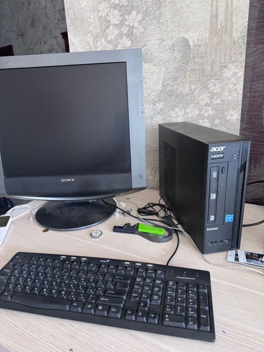 Комплект компьютера (2 процессора , экран , клавиатура)