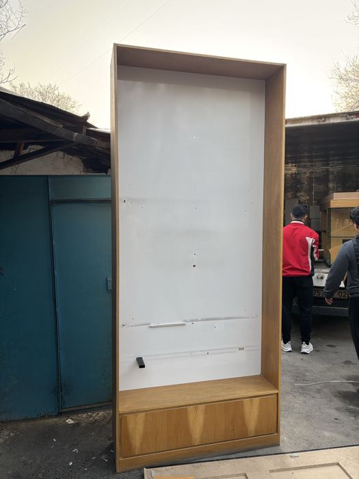 Продам шкаф витрину стеллаж