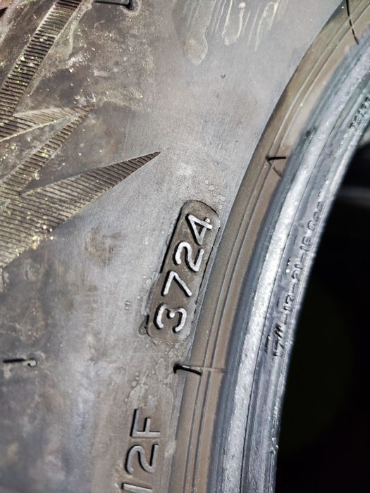 2 бр зимни 215/60/17 Bridgestone 2024г