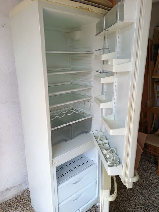 Продам 5 рабочих холодильников .