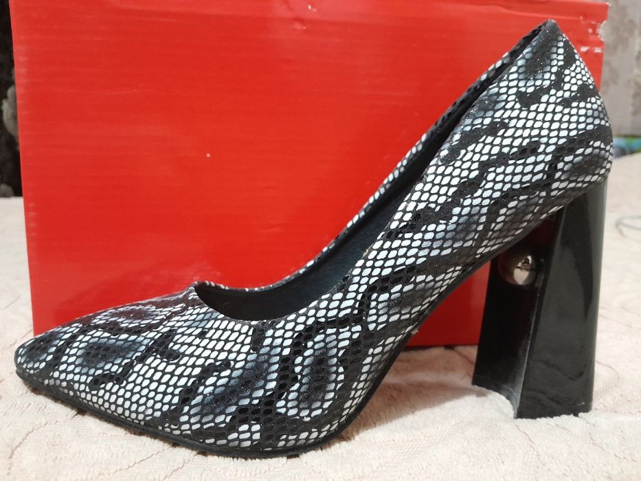 Туфли лабутин почти новые