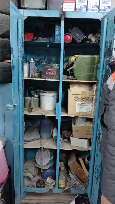 Продам 4 железных шкафа