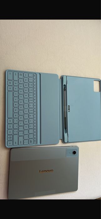 Tableta Lenovo noua.