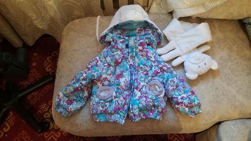 Куртка для девочки с шапочкой и шарфом