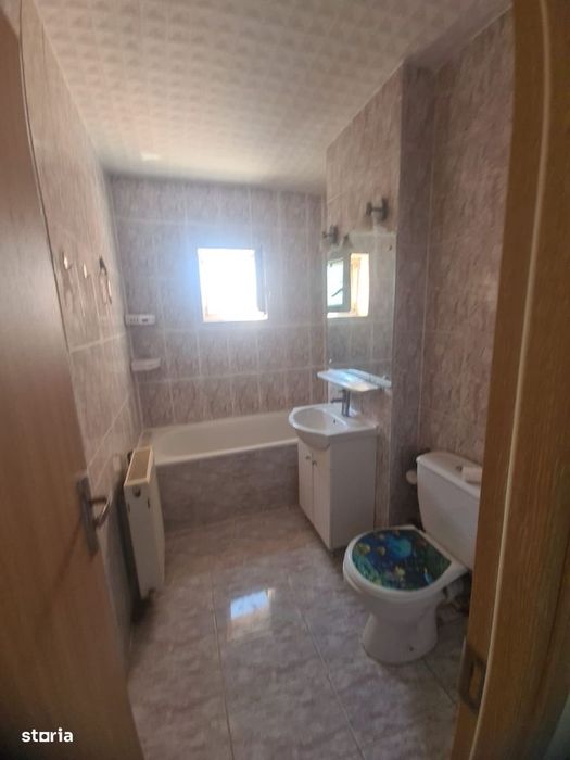 Cartierul Scriitorilor-strada Zizinului,2 balcoane,decomandat.