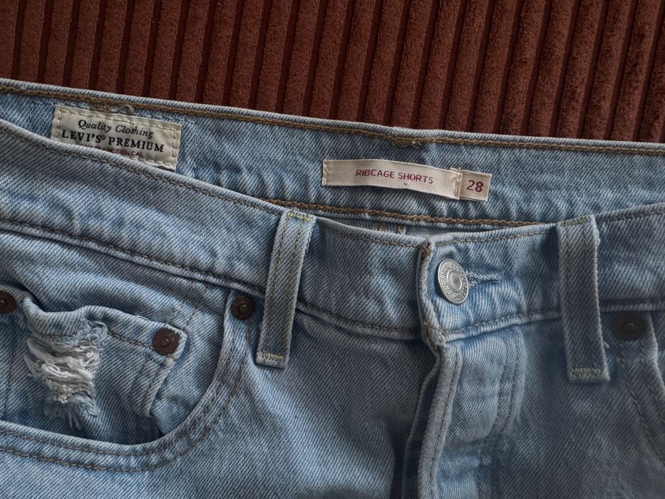 Дамски къси панталони Levi’s Ribcage / 28
