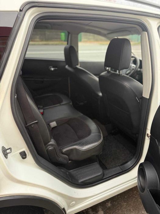 Vând Nissan Qashqai alb 5+2 130cp manuală!