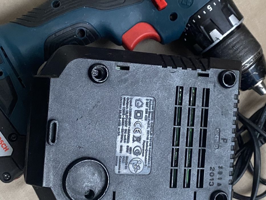 Bormasina Filetanta Bosch GSR 18V-28,incarcator si baterie 3,0Ah