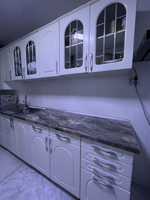 Pret negociabil,Mobila de bucatarie nou si manere antioxid ,spațioase