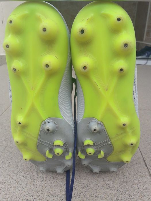 Детски футболни обувки