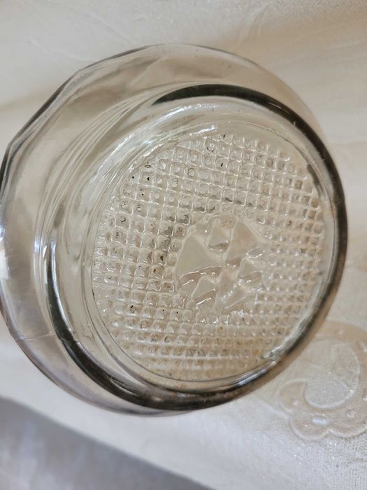 Продам графины 1,5 и 0,7 литра.