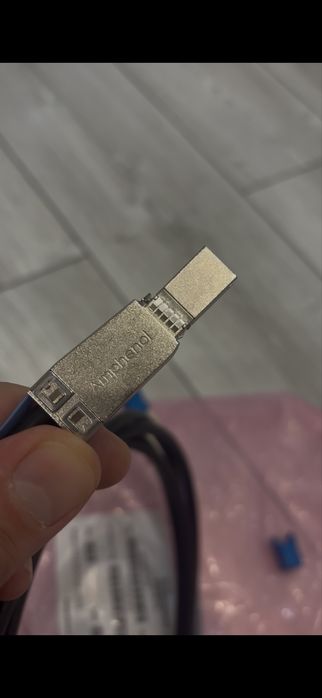 Продам внешний интерфейсный кабель HPE External Mini-SAS