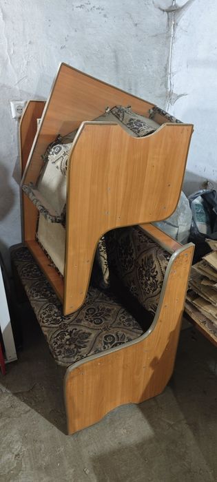 Продам кухонный уголок со столом