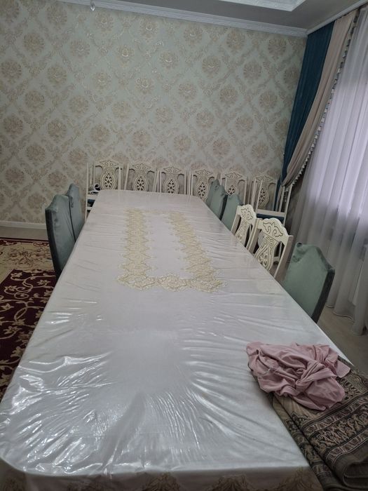 Стол орындықтарымен бірге