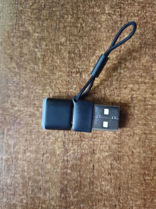 CASTI wired/wireless VOYAGER Surround 85 UC POLY (+charger)