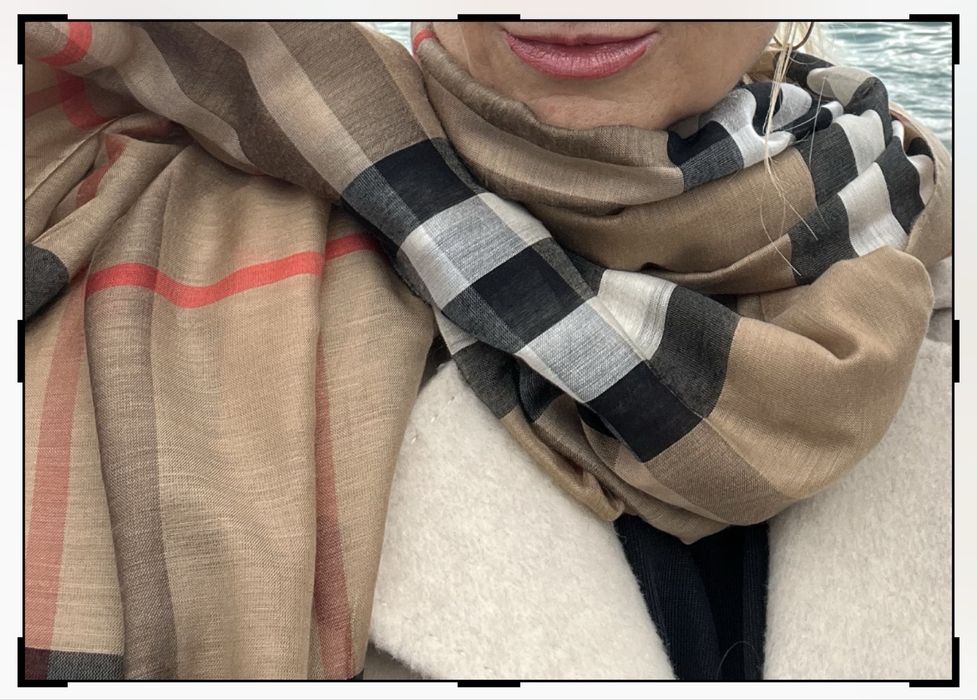 Шал Burberry  , оригинален /коприна