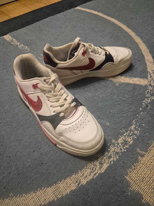 Маратонки nike 40 номер