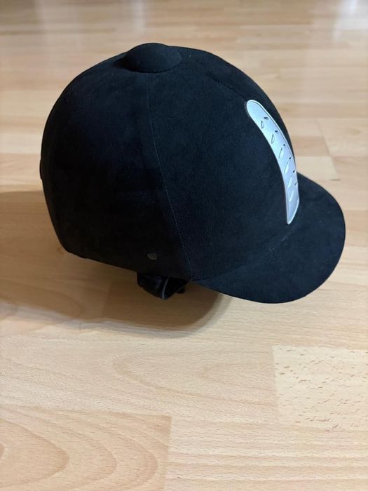 шлем для конного спорта