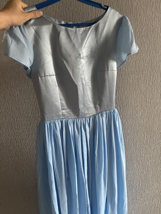 Голубой платье размер S ( очень красивая)