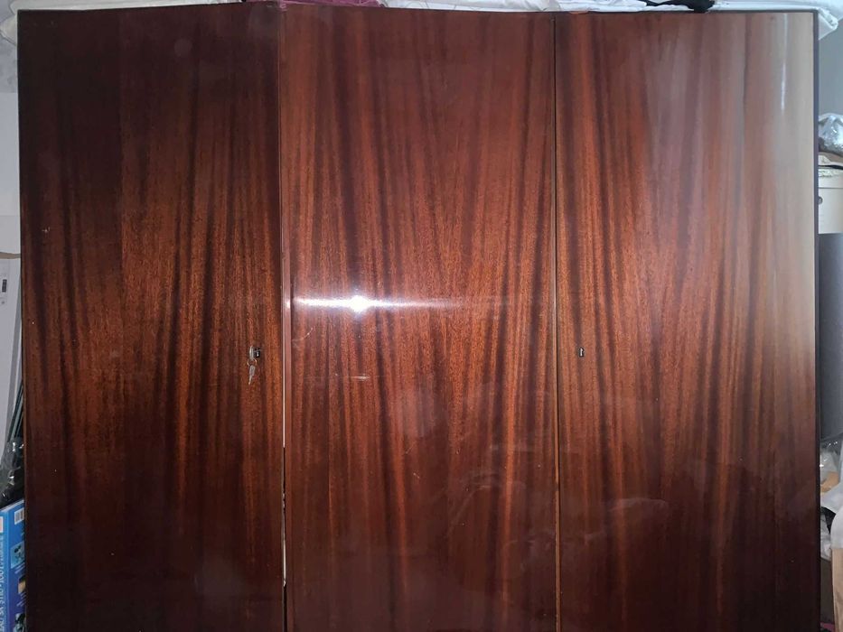 sifonier dulap cu  patru usi    pat de o persoana stil clasic