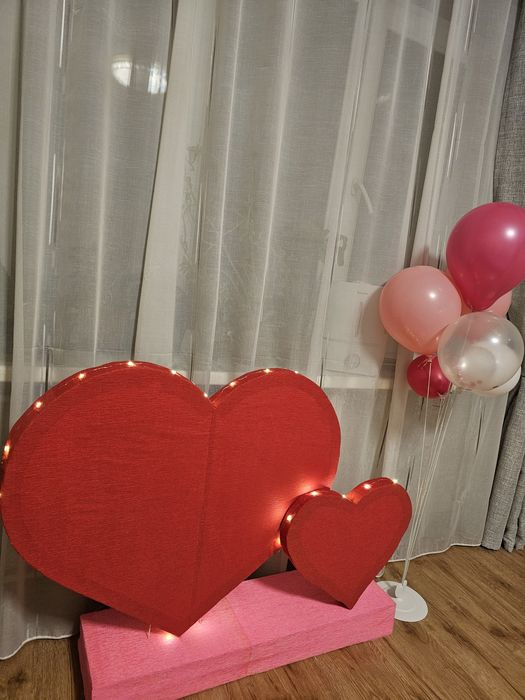 Декор в форме сердца + подставка для шаров + шары + гирлянда