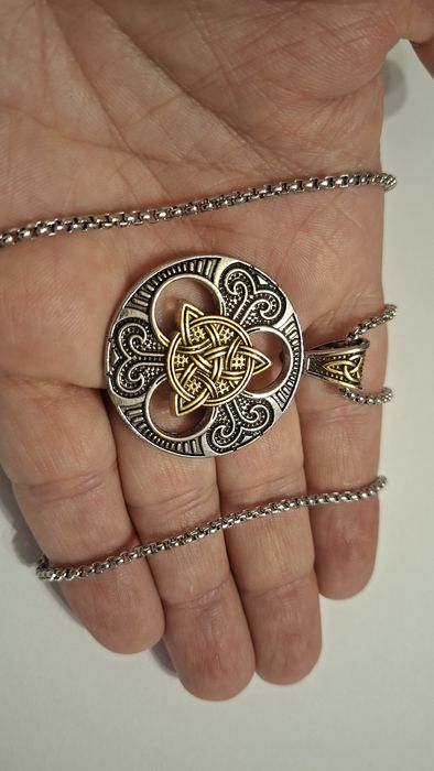 Pandantiv nod celtic.