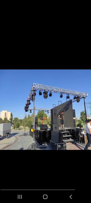 Ochilish marosimi konsert shou svetamuzika sahna oformleniya