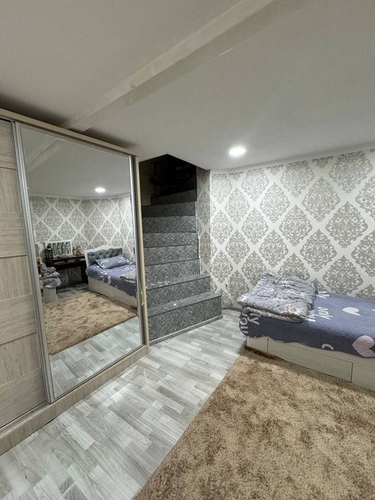 Продается 4х комнатная квартира в городе Чирчик 10 микрорайон 75000$