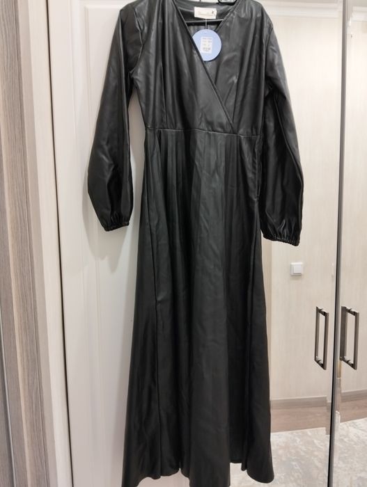 Платье из экокожи