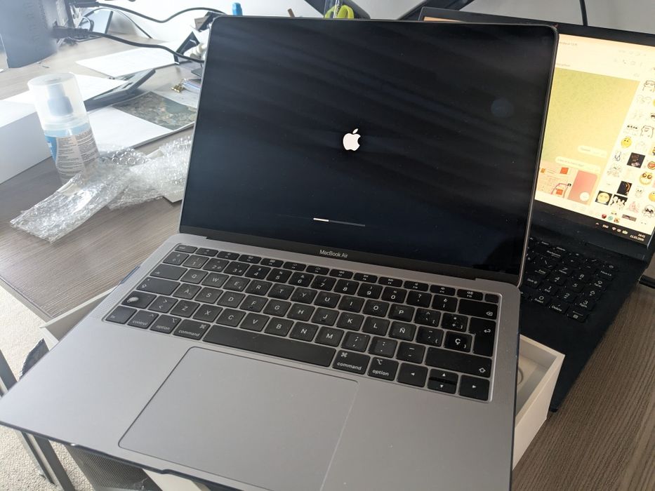 MacBook air M1. В хорошем состоянии