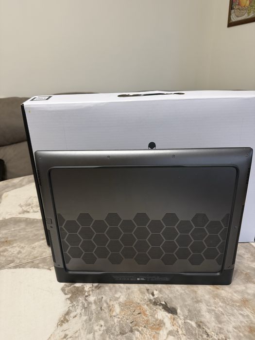 Dell Alienware M18 RI 480Hz FHD+ 2.2 GHz i9-13900HX 32GB 1TB SSD RTX 4080