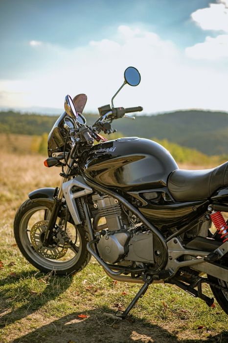 Vând motocicletă Kawasaki ER-5, ideală pentru începători