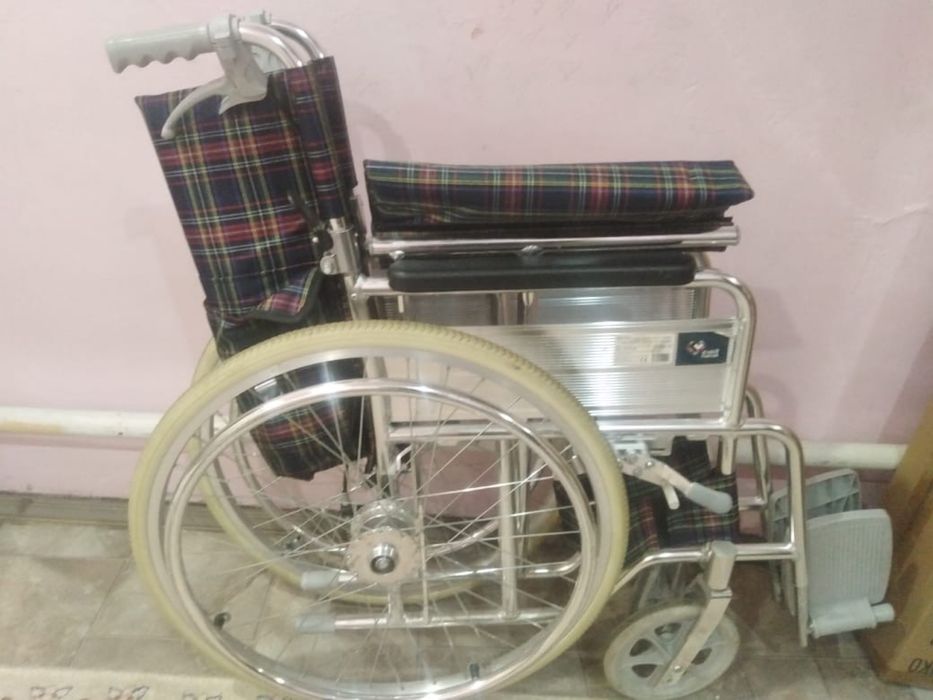 Продам  инволидную коляску удерживает вес 120-180 килограмм