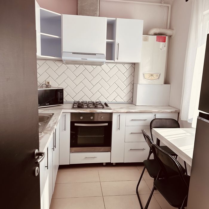 Inchiriez ap. 2 camere la parter in Cosmopolis