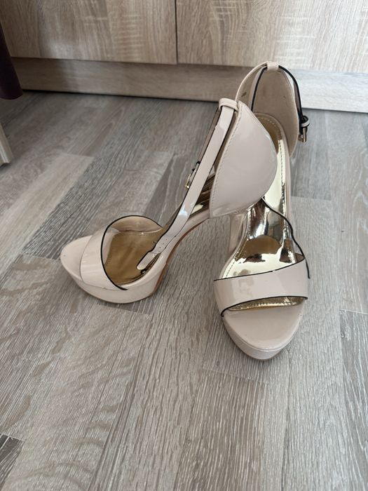 Sandale cu toc