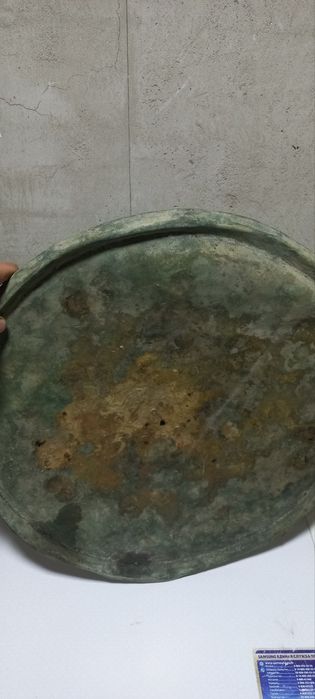 Antikvar narsalar sotiladi