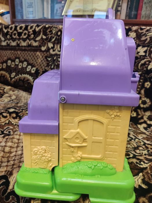 Игрушечный дом для кукол