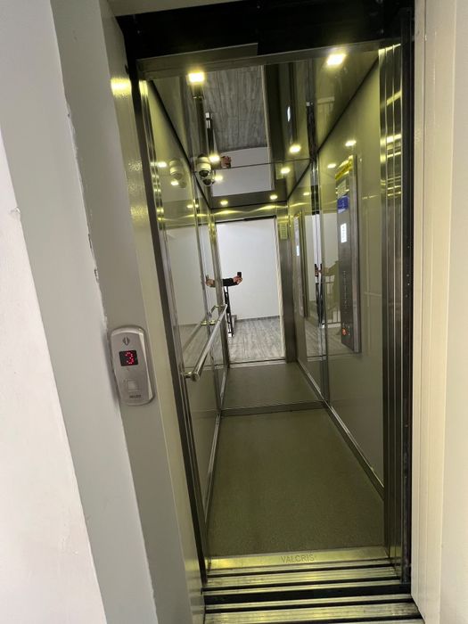 Persoană fizică vinde apartament cu un dormitor și living Florești