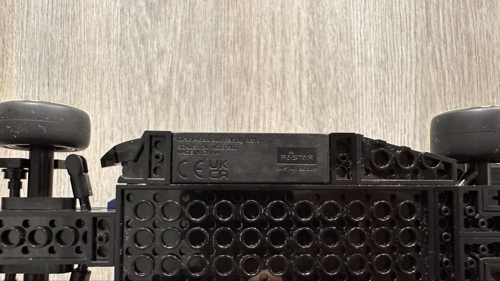 LEGO F1 Red Bull Oracle RB19 (Rastar) 1:24