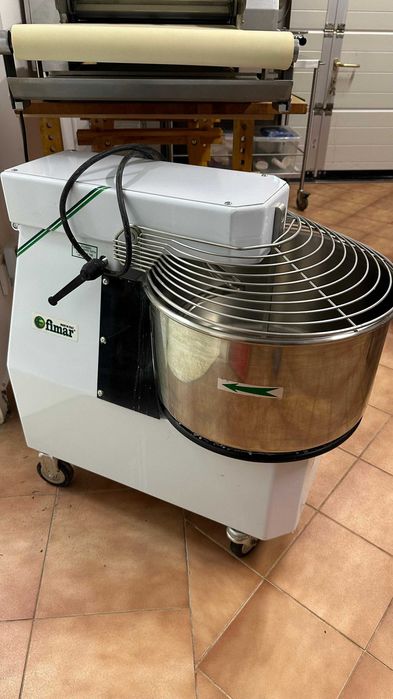 Vand echipamente brutarie artizanala