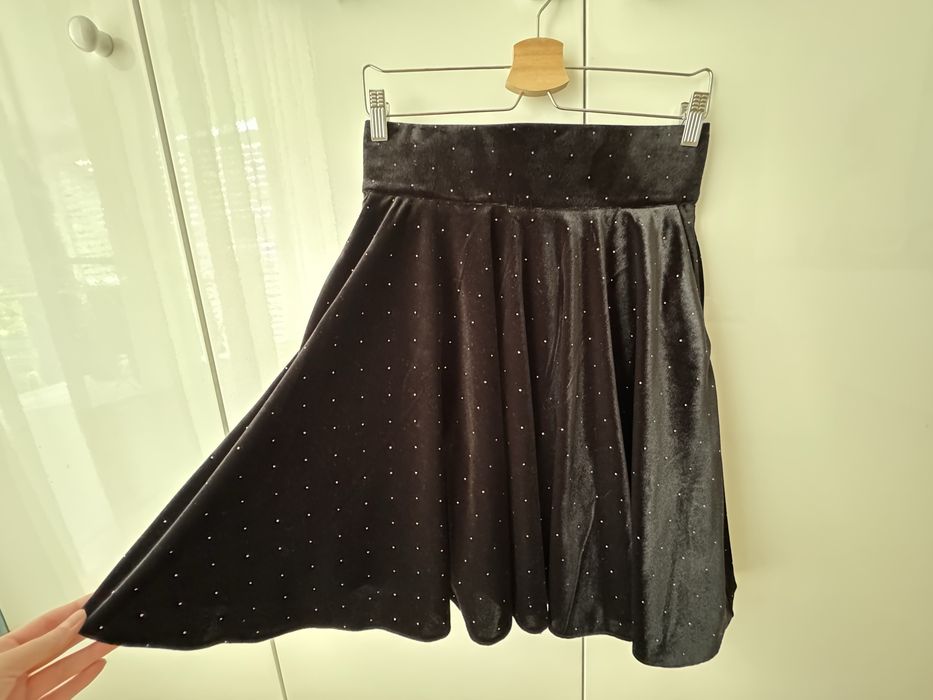 Fusta in clos din catifea neagra