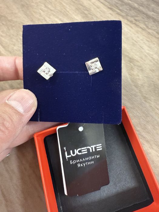 Серебрянные пуссеты с брилиантами