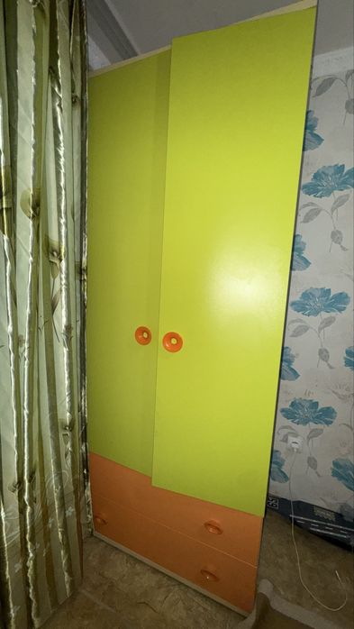 Детская кровать и шкаф