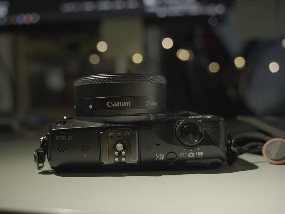 Canon eos m с объективом 22мм